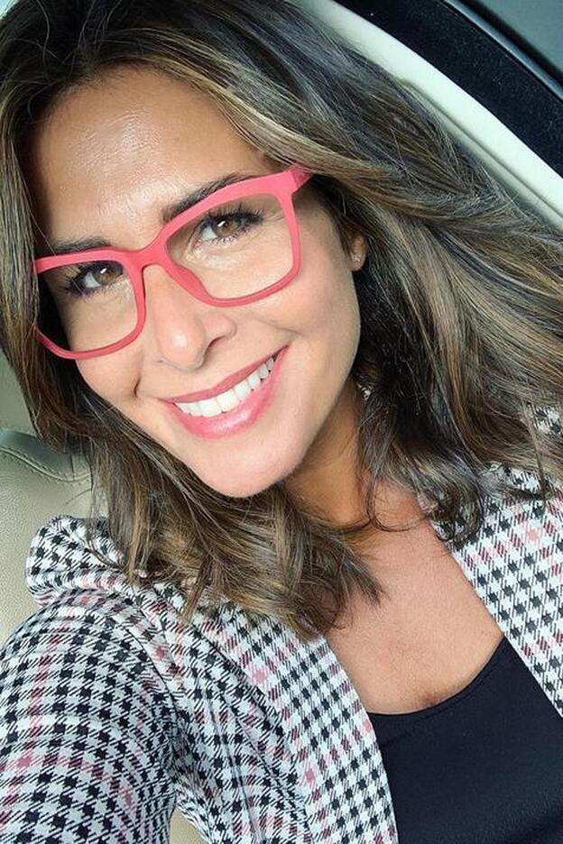 Nuria Roca tiene la chaqueta de cuadros que necesitas copiar (muy barata) este otoño-invierno