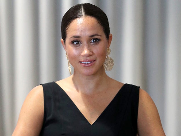 Iníciate en el yoga facial y esculpe tu rostro a base de ejercicio