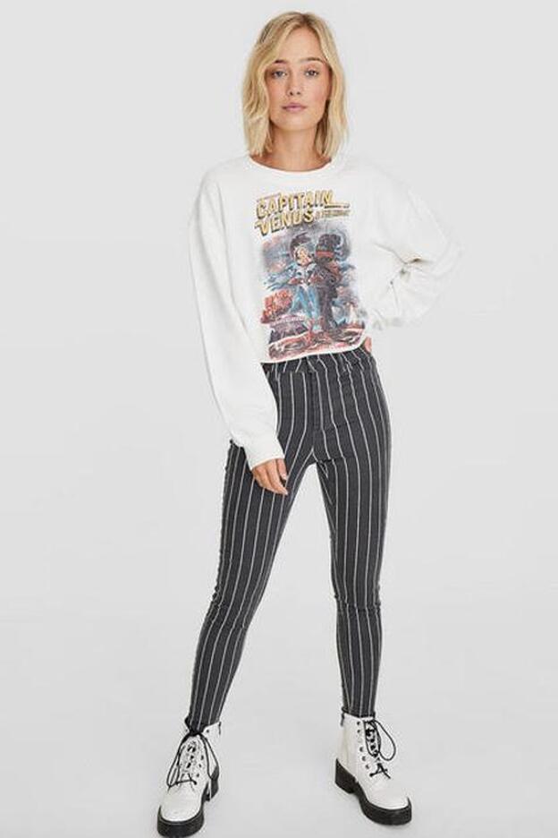 El efecto estilizador del pitillo de rayas te está esperando en Stradivarius por menos de 20 euros