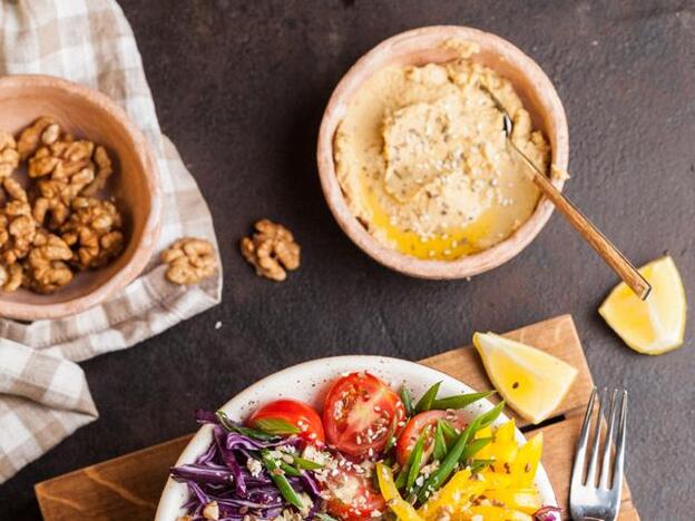 Formas de comer hummus si sigues una dieta baja en carbohidratos