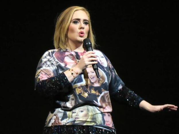 Adele en una de sus últimas apariciones. Pincha sobre la imagen y descubre los cambios más impactantes de los famosos./gtres