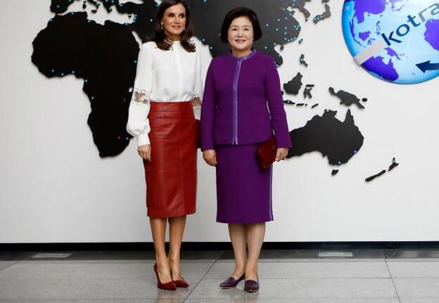 La falda de cuero que une a la Reina Letizia y Meghan Markle