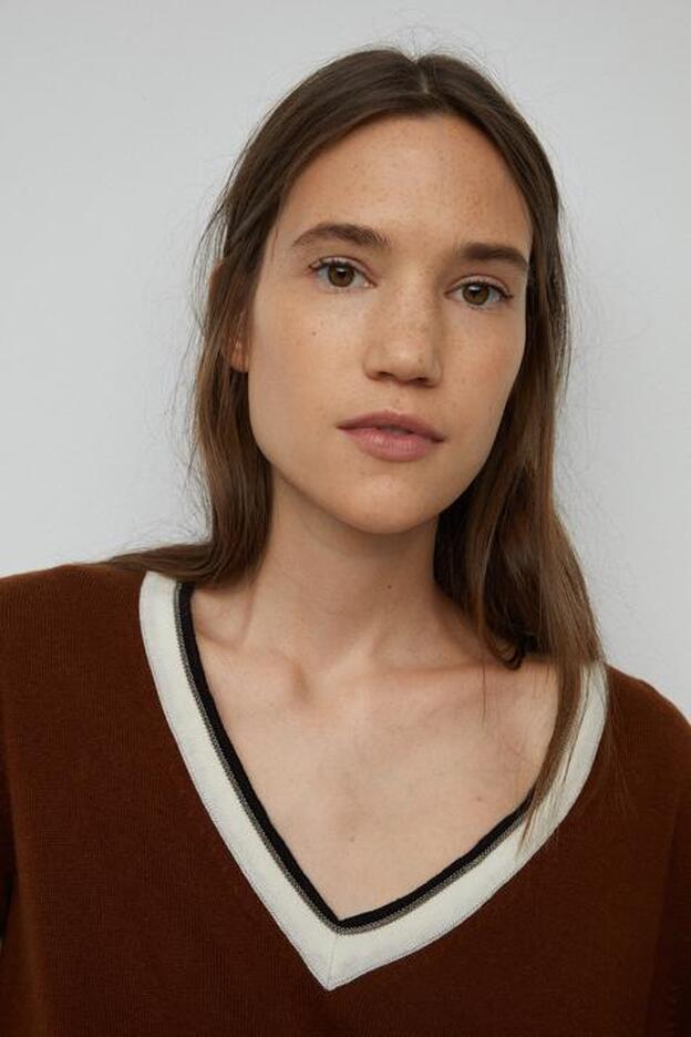 El jersey de pico más favorecedor está en Sfera y cuesta menos de 20 euros