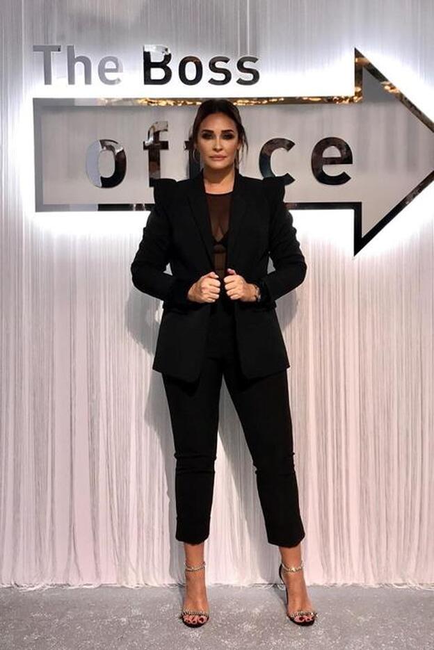 Vicky Martín Berrocal lleva el traje que adelgaza ( y lo ha diseñado ella misma)