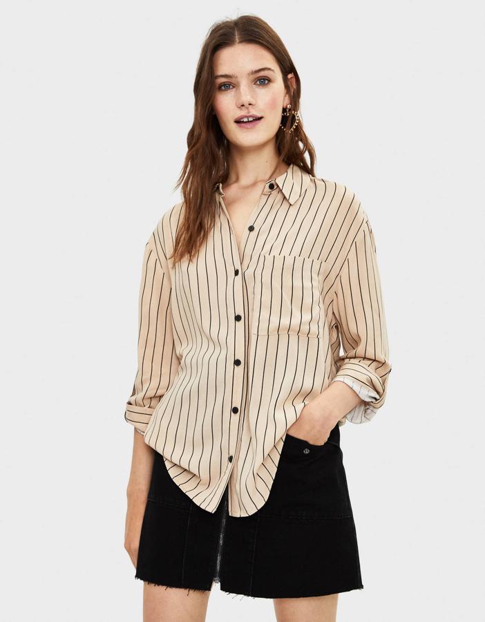 Bershka tiene diez camisas por menos de 10 euros ideales para tus looks de oficina