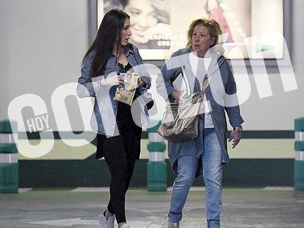 Malú, pillada fumando entre rumores de embarazo