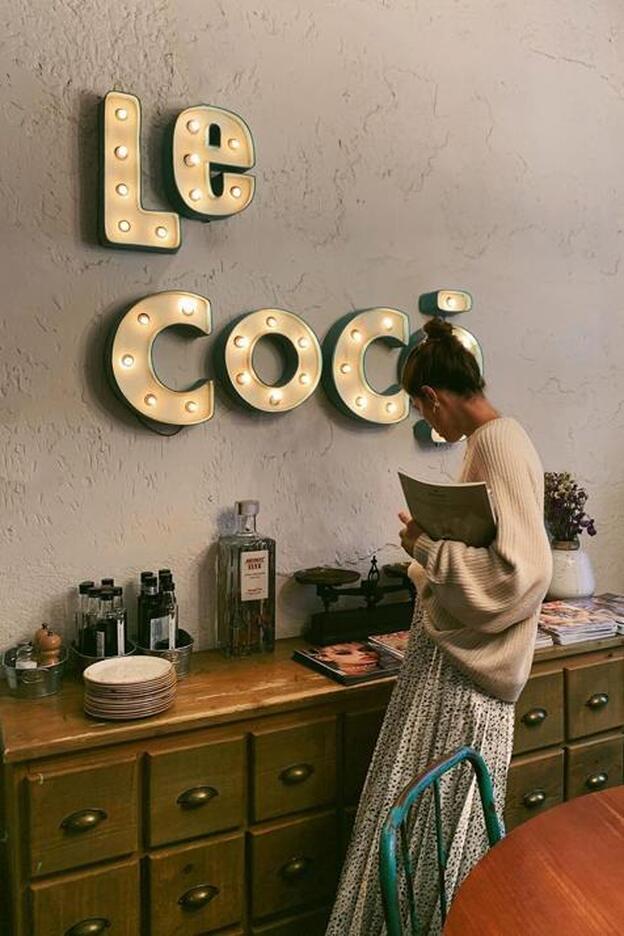 La falda midi plisada de Mery Turiel que tu también vas a querer en tu armario