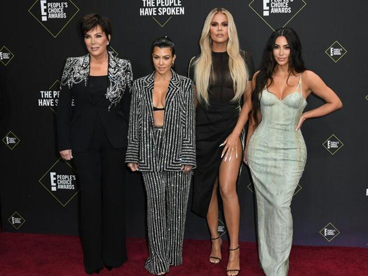 Las Kardashian y Zendaya lideran la alfombra roja de los People's Choice Awards