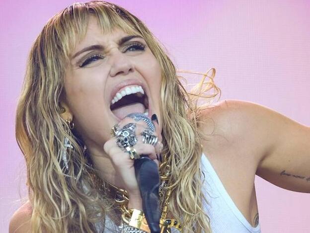 Miley Cyrus, operada de las cuerdas vocales