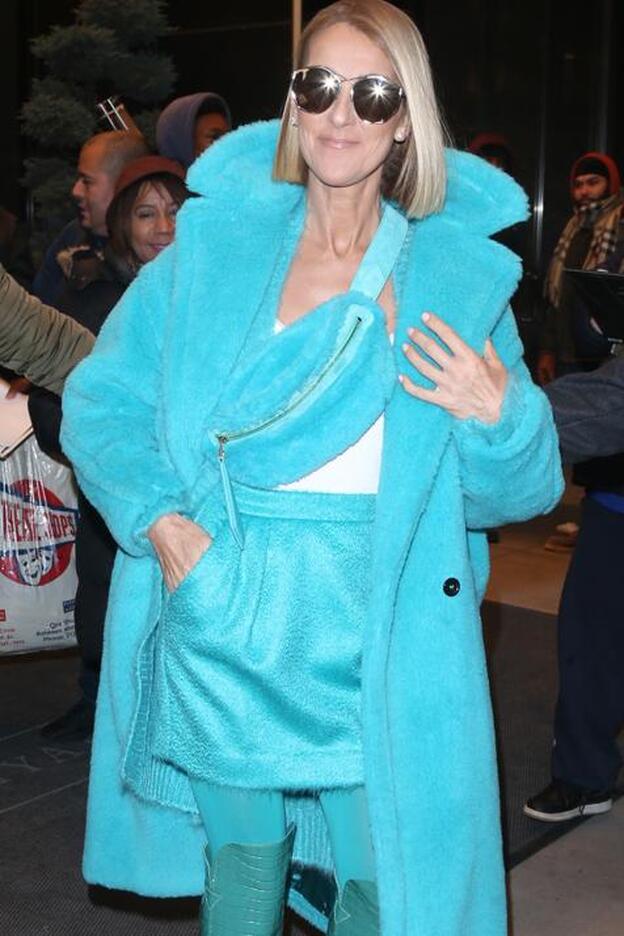 Así lleva Celine Dion la tendencia monocolor: todo al azul turquesa