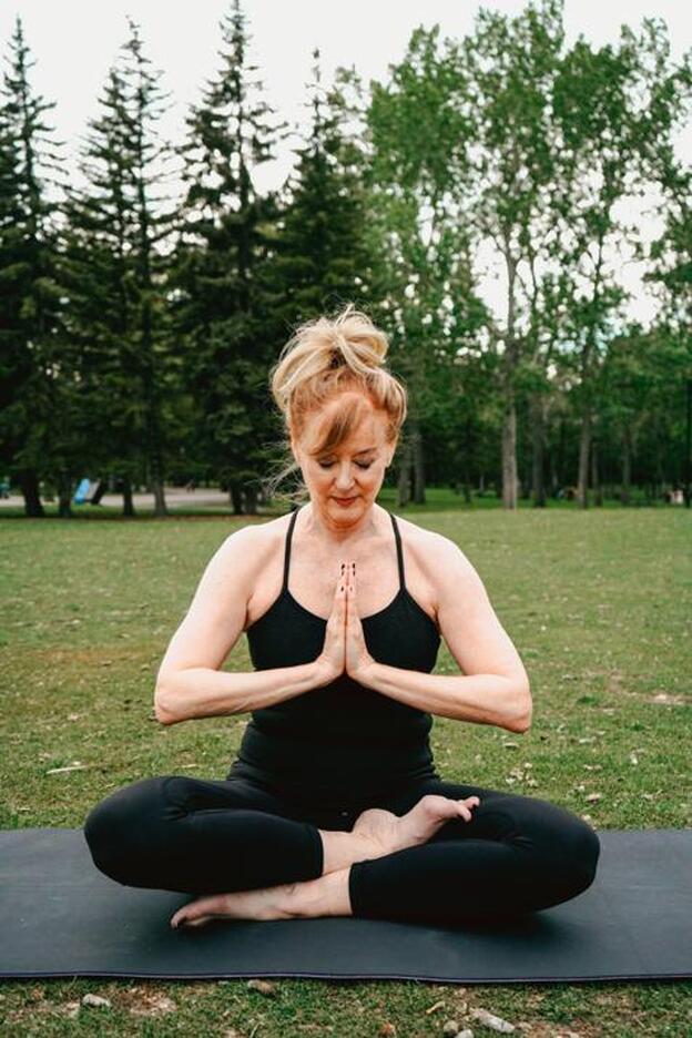 Beneficios de practicar yoga en la menopausia
