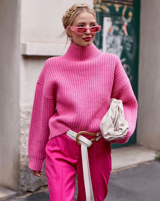 Tres jerséis fucsia, el color estrella de la última colección cápsula de Karl Lagerfeld