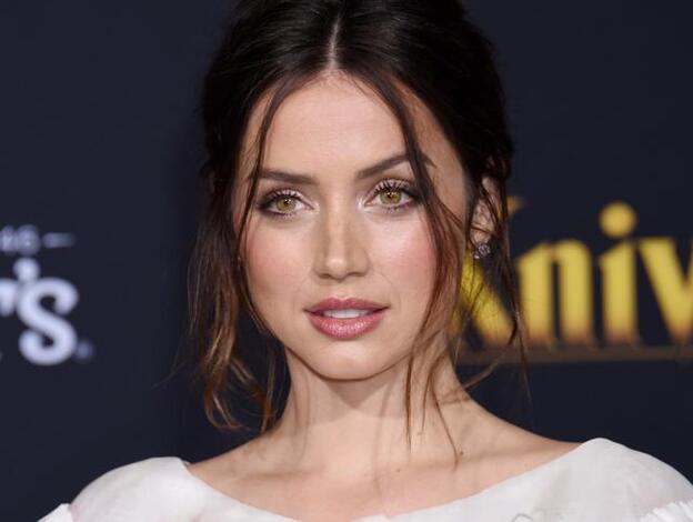Ana de Armas, la más elegante con un vestido romántico inspirado en el siglo XX