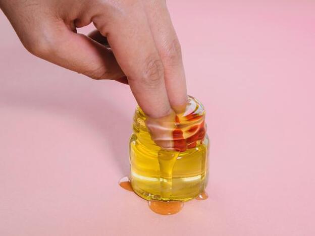 Quitaesmaltes sin acetona: la opción natural para cuidar tus manos cada vez que te pintas las uñas