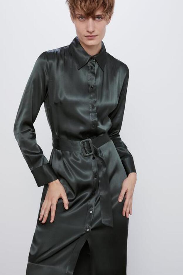 Haz un hueco en tu armario para uno de estos fabulosos vestidos satinados 