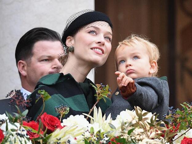 Beatrice Borromeo en el Día Nacional de Mónaco inspirará tu próximo look de invitada de boda de invierno