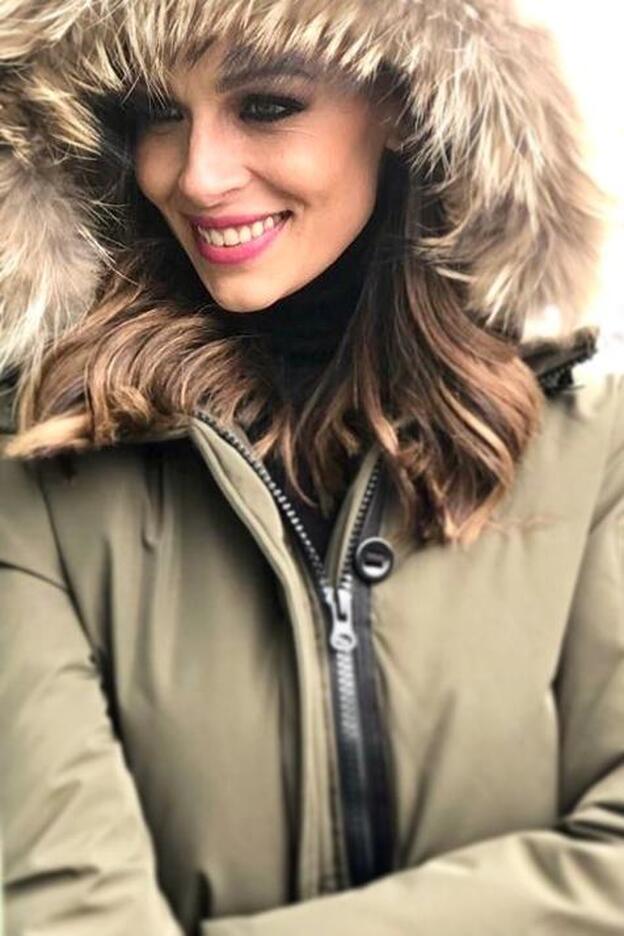 Eva González tiene la parka más calentita del invierno y ya la tenemos fichada