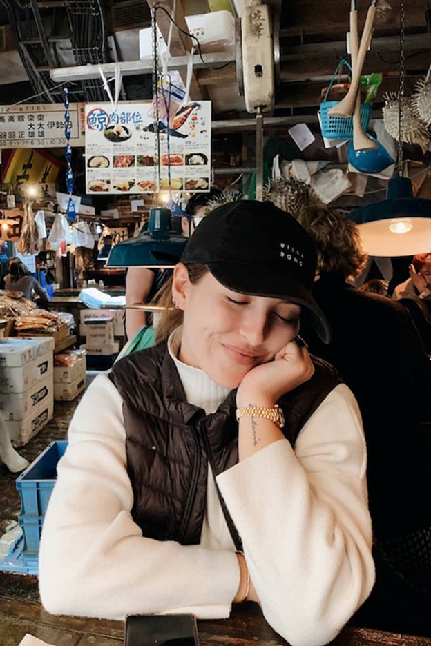 Nos encanta el truco de Alba Díaz para llevar el clásico conjunto de lana