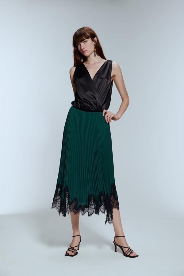 Diez faldas midi para llevar un look de fiesta diferente