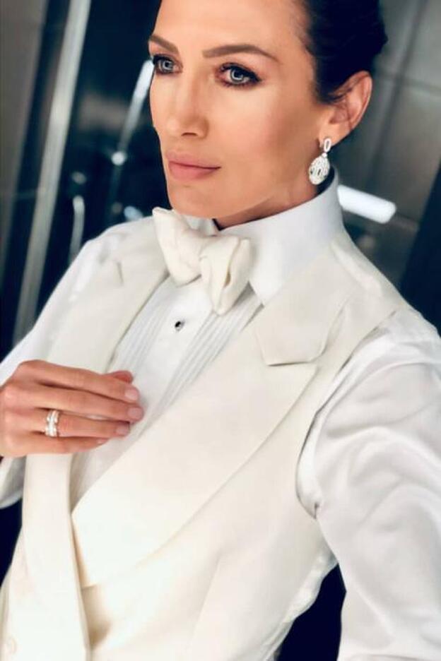 Nieves Álvarez defiende como nadie un traje espectacular (y muy masculino) en Nueva York