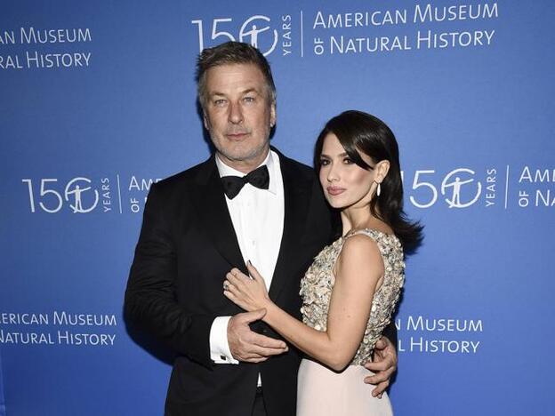 Alec e Hilaria Baldwin durante la gala celebrada en el Museo de Historia Natural de Nueva York./gtres