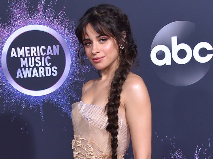 De Dua Lipa a Camila Cabello: los mejores maquillajes de los American Music Awards