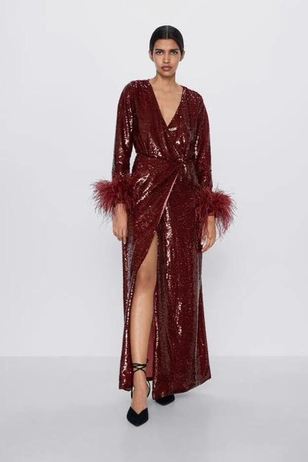 Este vestido de lentejuelas plumas de la nueva colección de fiesta de Zara tiene lista de (y parece la alfombra roja) | Mujer Hoy