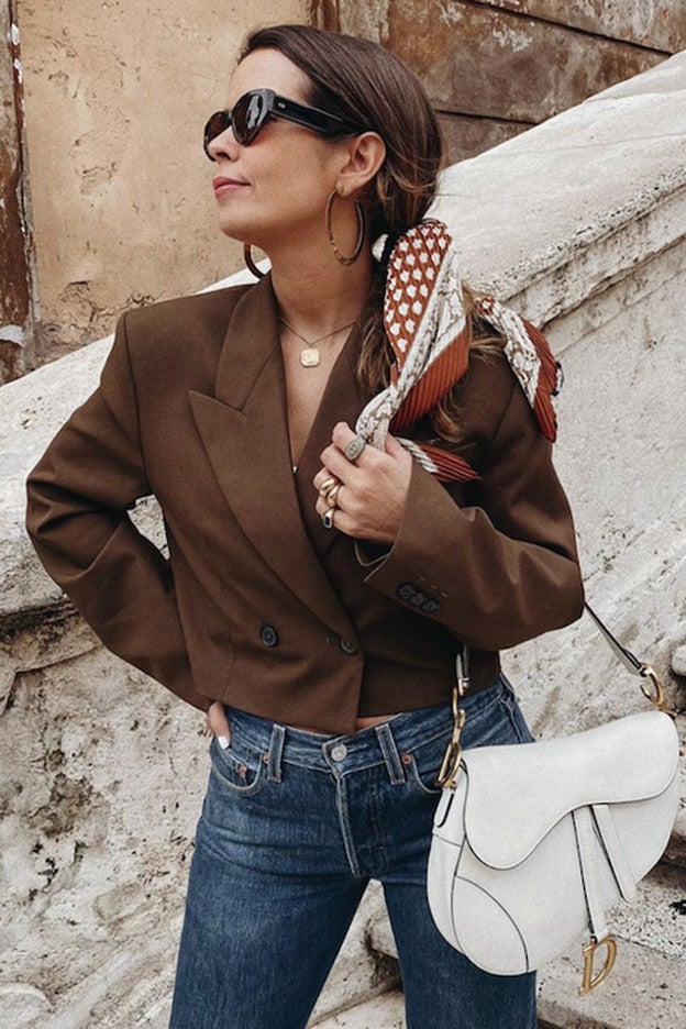 Este look de Collage Vintage con la blazer cropped viral de Zara está rebajado