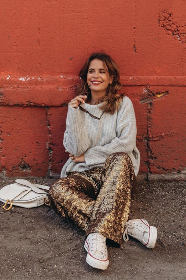 Collage Vintage sabe cómo llevar lentejuelas de día sin hacer el ridículo