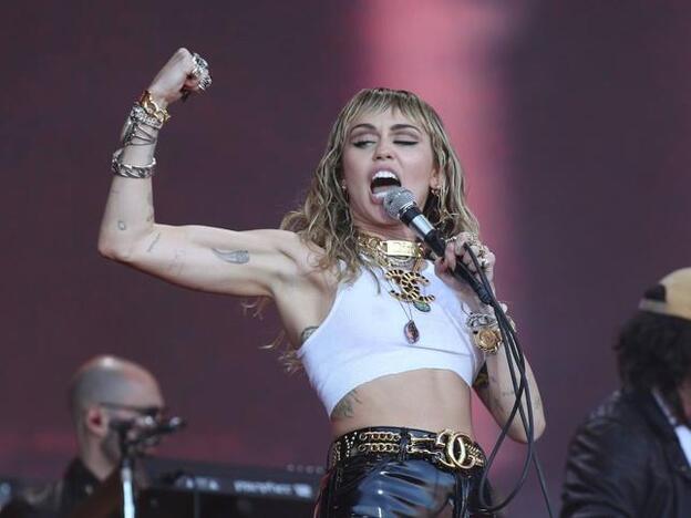 El nuevo tatuaje de Miley Cyrus, ¿una indirecta para Liam Hemsworth y Elsa Pataky?