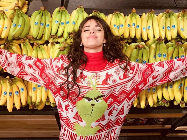 Copiamos en Primark el jersey feo de Navidad de Camila Cabello