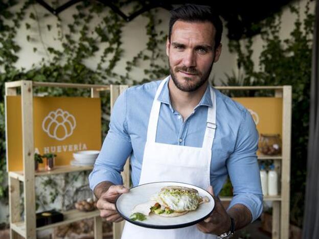 Saúl Craviotto nos comparte su receta de trufas de chocolate para Navidad