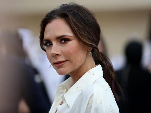 La rutina de belleza (casi low cost) de Victoria Beckham incluye un contorno de ojos antiedad 8 veces más eficaz que el retinol