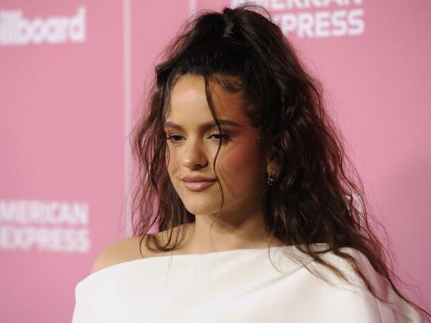 El look más sexy de Rosalía: el indiscreto escote de su vestido en los Billboard Awards