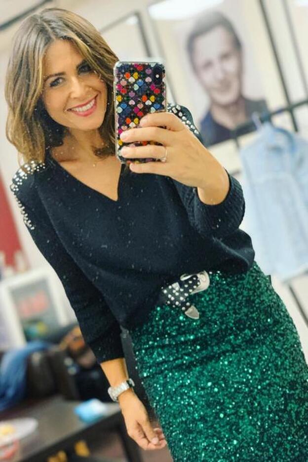 Nuria Roca lleva la falda de lentejuelas rebajada que queremos para Navidad