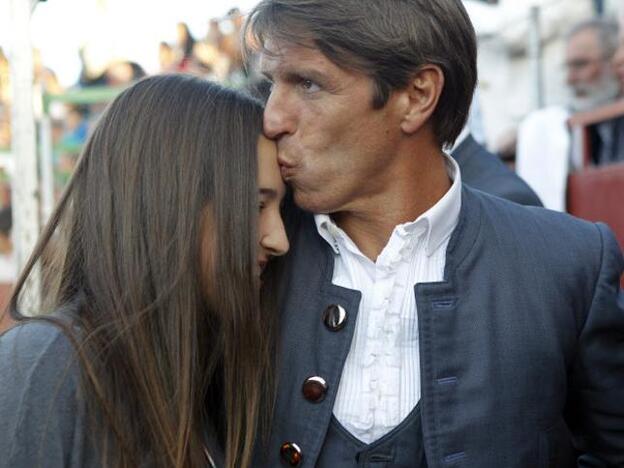 El Cordobés viaja a París para celebrar el cumpleaños de su hija, Alba Díaz