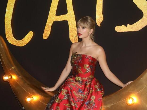 Las famosas en la alfombra roja que inspiran nuestros looks de fiesta: Taylor Swift, Charlize Theron y Daisy Ridley