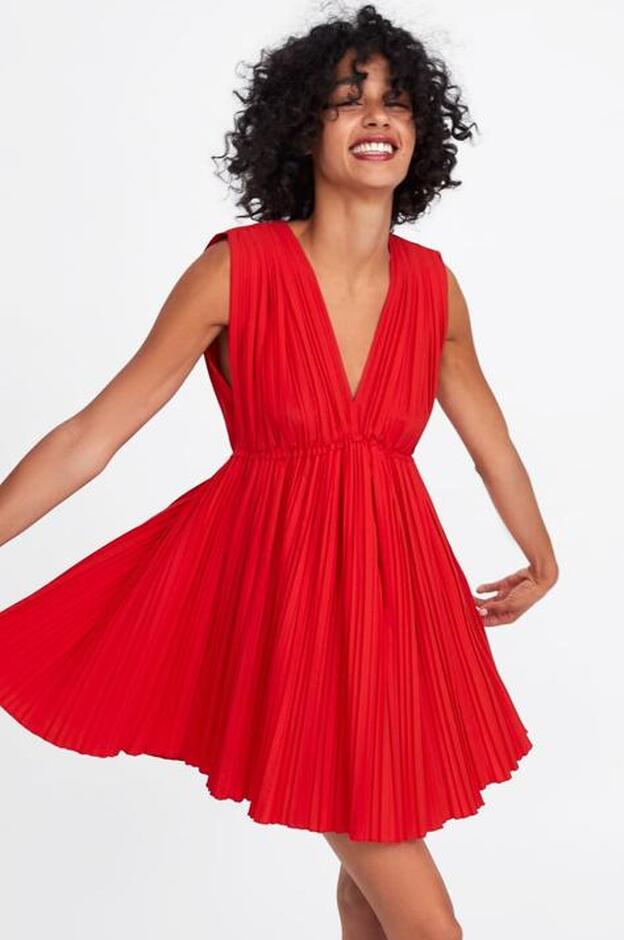 Vestido rojo de Zara.