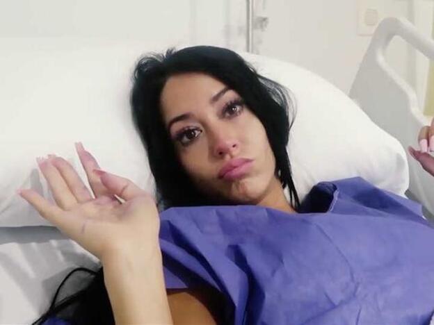 Aurah Ruiz, operada de urgencia del pecho