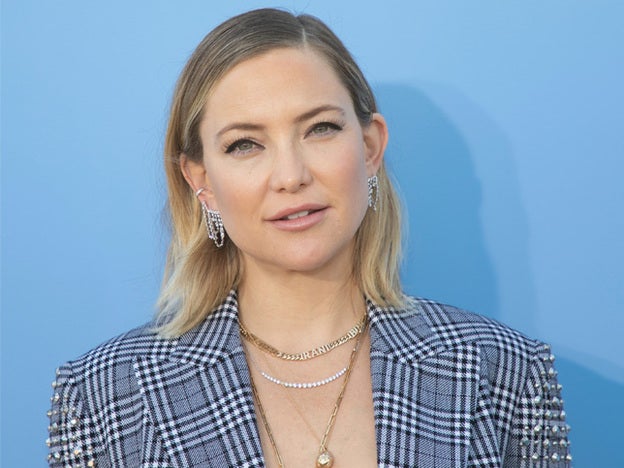 ¿No enseñas nunca las orejas? Olvídate para siempre de tus complejos con los retoques adecuados