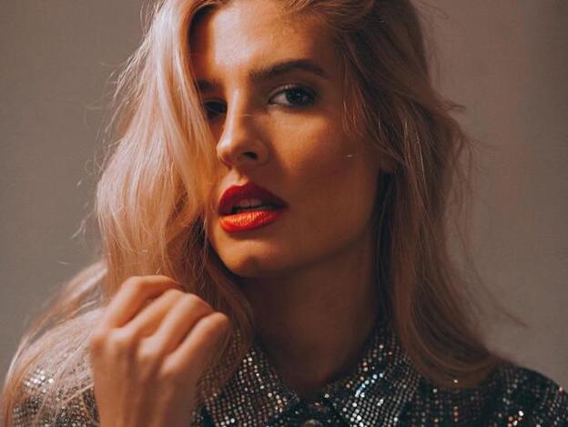 ¿Look de Nochevieja de última hora? Ficha la camisa con brillos de Bershka de Teresa Andrés