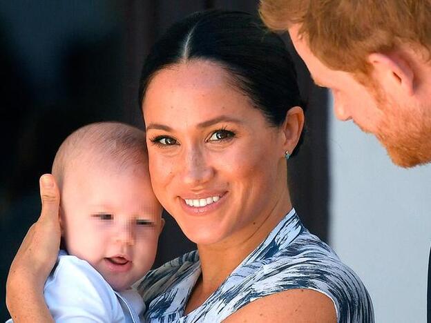 El príncipe Harry y Meghan Markle convierten a su hijo en protagonista de su felicitación de Navidad