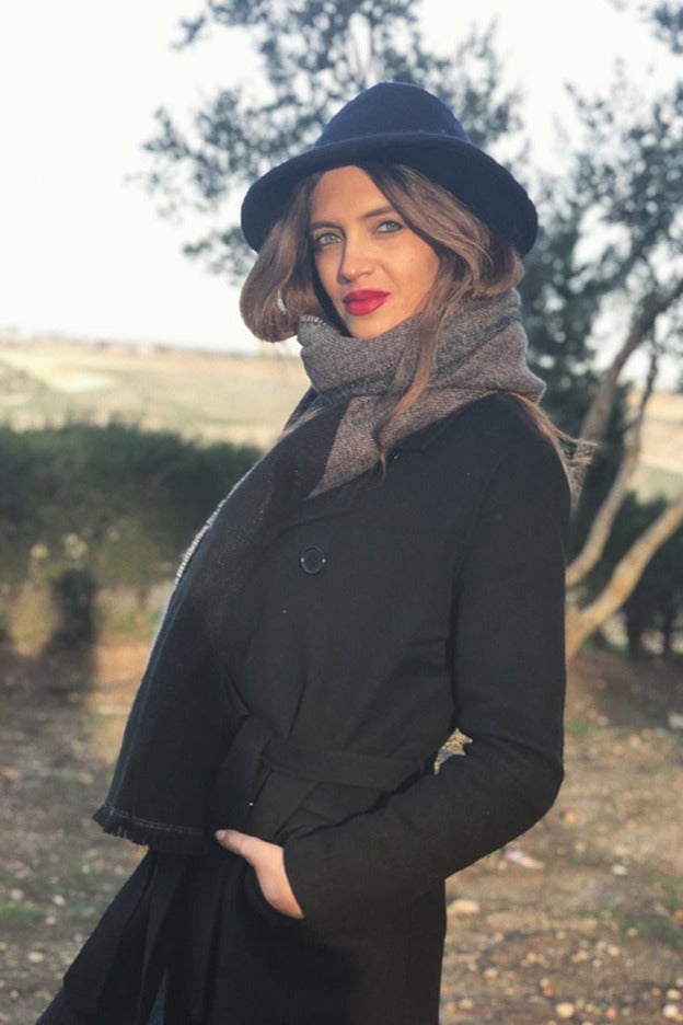 Queremos el abrigo batín y las botas de Sara Carbonero y lo queremos ya