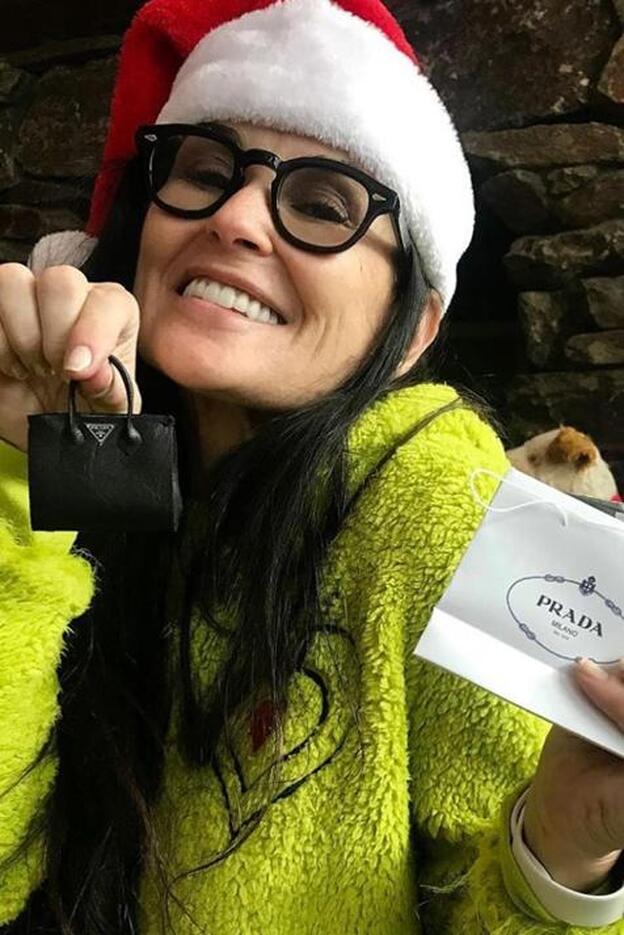 Demi Moore tiene el bolso más minúsculo y ridículo del mundo