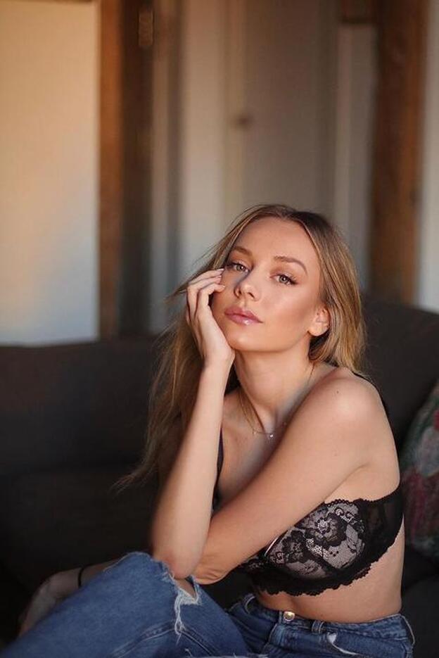 Tres propuestas para copiar el look de Nochevieja de Ester Expósito