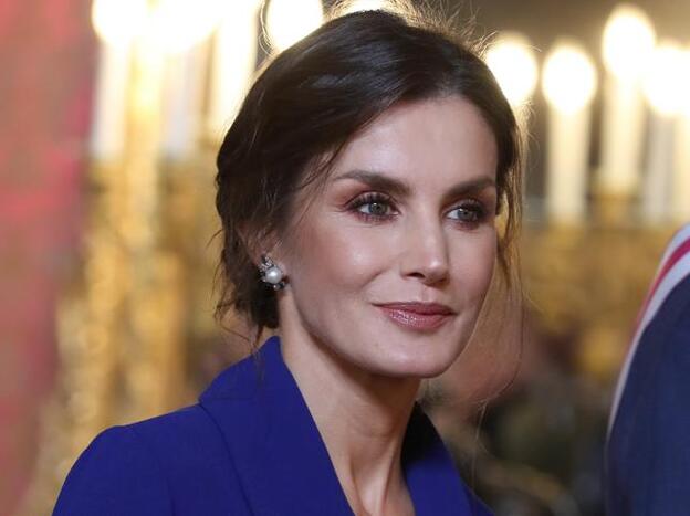 La reina Letizia apuesta por el color del año para la Pascua Militar con un vestido muy elegante