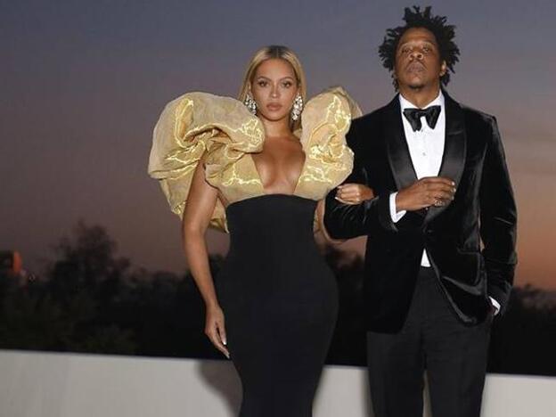 Beyoncé y Jay-Z en una imagen de los Globos de Oro compartida por ella. Pincha sobre la foto para ver todos los looks de la alfombra roja./instagram.