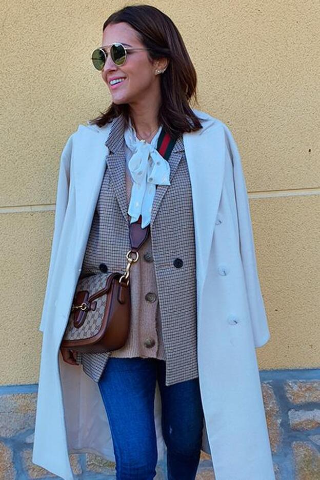 Abrigo de Primark, chaqueta de Lefties y vaqueros de Stradivarius: el look más barato de Paula Echevarría no necesita rebajas