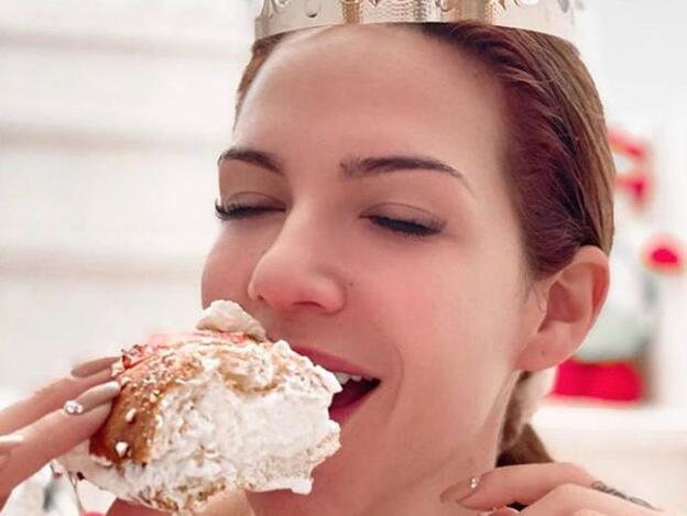 La simpática foto de Tamara Gorro tumbada sobre los Reyes Magos