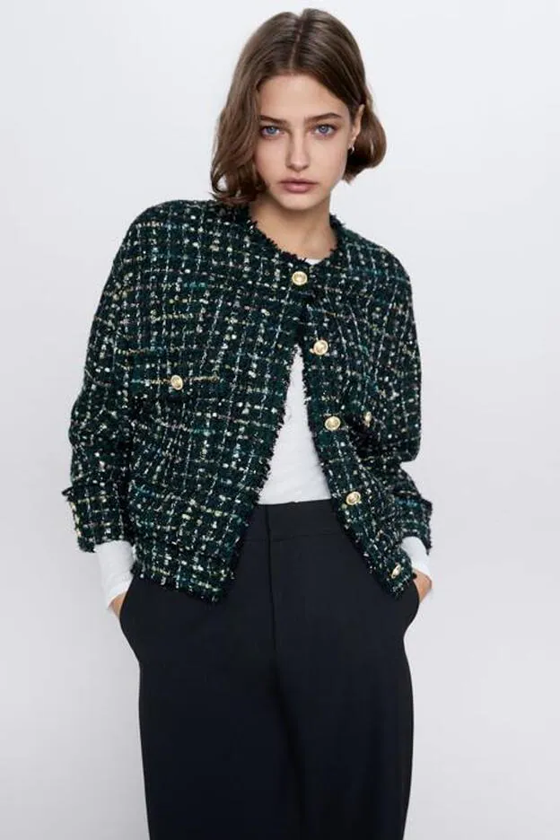 La chaqueta de tweed de Alexandra Pereira es este modelo de Zara, de la nueva colección, que cuesta 69,95 euros.
